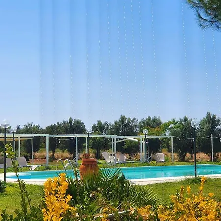 Comfortable Bungalow In Lizzano With Shared Pool *
