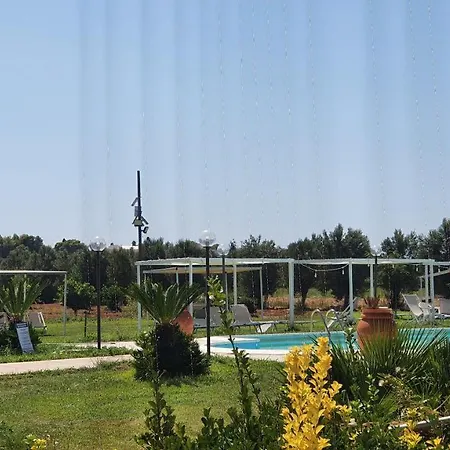 Comfortable Bungalow In Lizzano With Shared Pool Feriehus