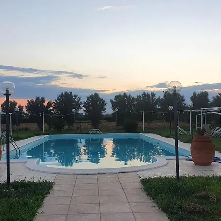 Comfortable Bungalow In Lizzano With Shared Pool Feriehus